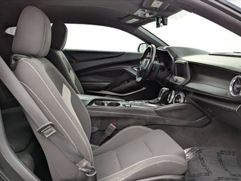 Used 2018 Chevrolet Camaro LT RWD image 17