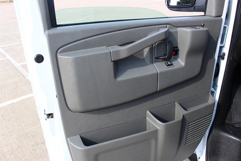Used 2025 GMC Savana 3500 LT w/ LT Preferred Equipment Group RWD image 24