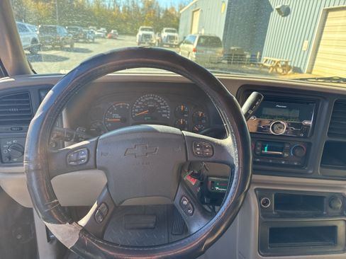 Used 2004 Chevrolet Silverado 3500 LT w/ Heavy-Duty Power Package image 12