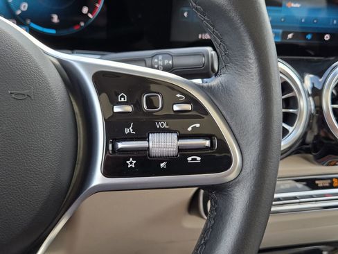 Used 2022 Mercedes-Benz GLB 250 w/ Premium Package Lite image 29