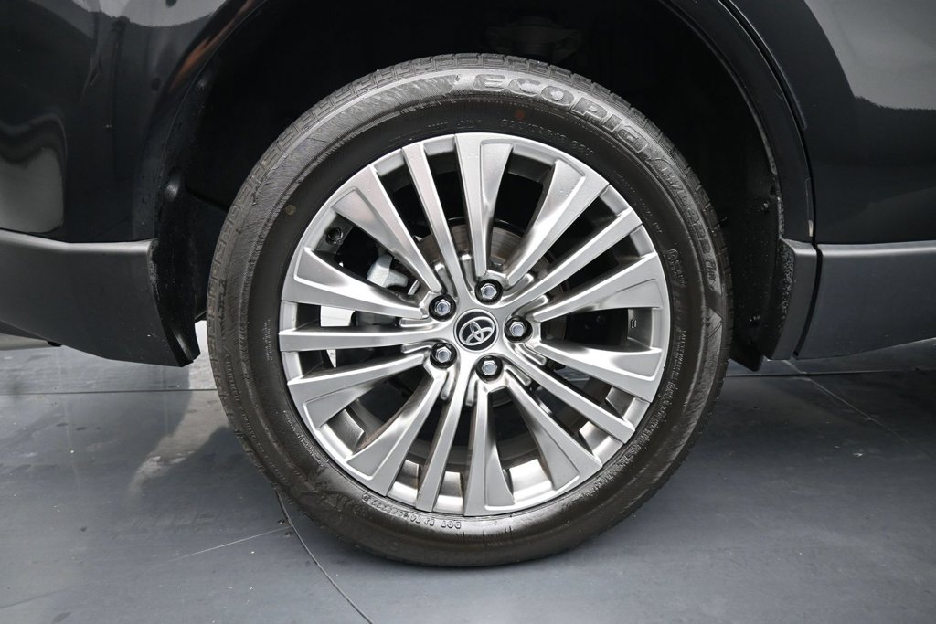 Used 2023 Toyota Venza Limited AWD/4WD image 10