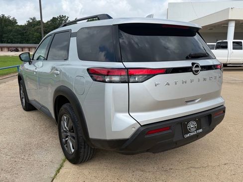 Used 2025 Nissan Pathfinder SV FWD image 3