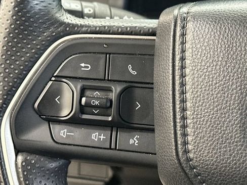 Used 2025 Toyota 4Runner SR5 AWD/4WD image 19