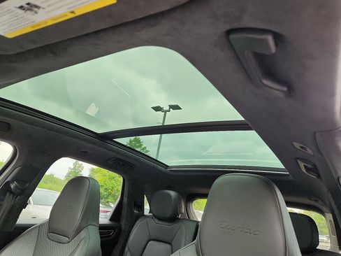 Used 2020 Porsche Cayenne Turbo image 13