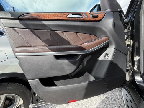 Used 2014 Mercedes-Benz GL 450 4MATIC image 25