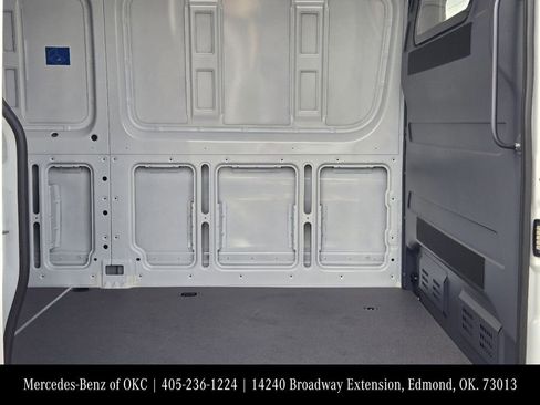 Used 2025 Mercedes-Benz Sprinter 2500 image 25