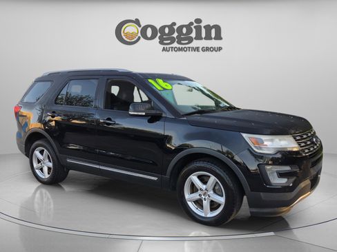 Used 2016 Ford Explorer XLT w/ Equipment Group 202A image 7
