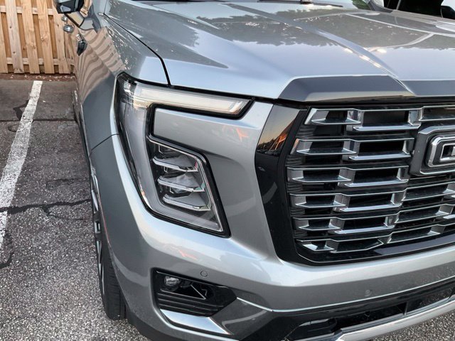 Used 2025 GMC Yukon Denali Ultimate AWD/4WD image 8