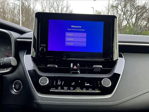 Used 2024 Toyota Corolla SE w/ SE Package image 32