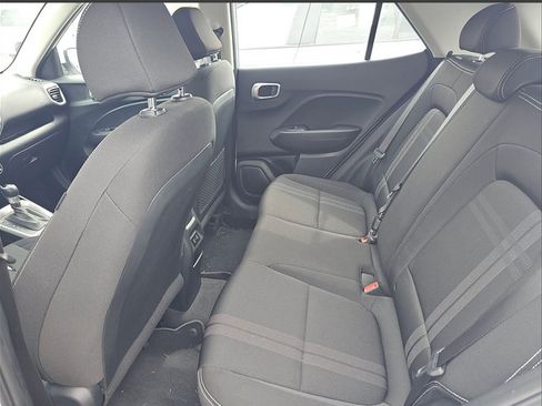Used 2025 Hyundai Venue SEL FWD image 14