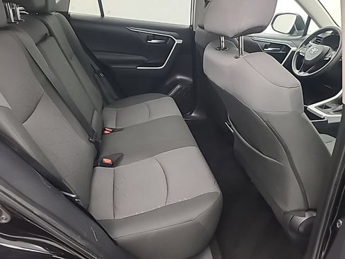 Used 2025 Toyota RAV4 XLE AWD/4WD image 17