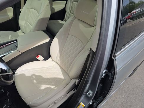 Used 2023 Buick Enclave Avenir FWD image 12