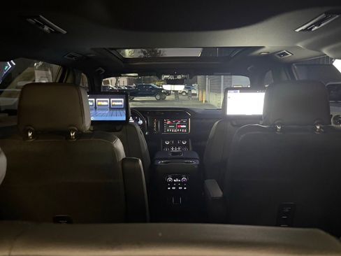 Used 2024 GMC Yukon XL Denali w/ Advanced Technology Package image 54