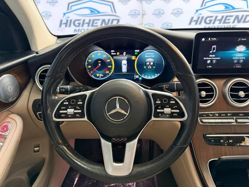Used 2020 Mercedes-Benz GLC 300 4MATIC w/ Premium Package image 33