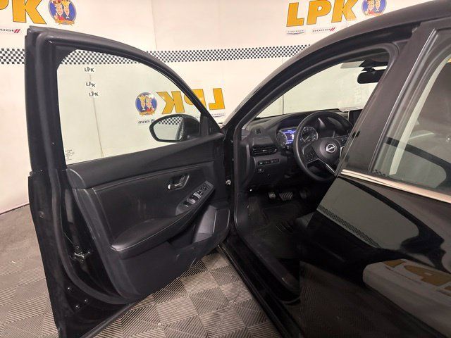 Used 2025 Nissan Sentra SV FWD image 9