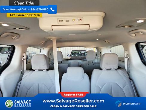 Used 2018 Chrysler Pacifica Touring Plus w/ Tire & Wheel Group FWD image 13