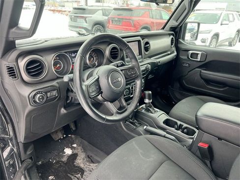 Used 2022 Jeep Gladiator Willys image 10