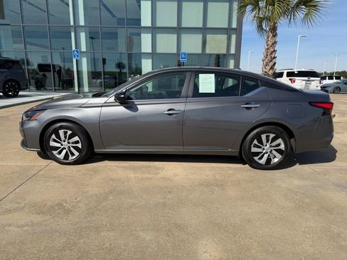 Used 2025 Nissan Altima 2.5 S image 2