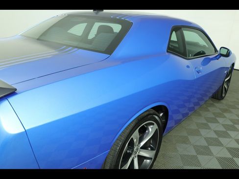 Used 2016 Dodge Challenger R/T image 22
