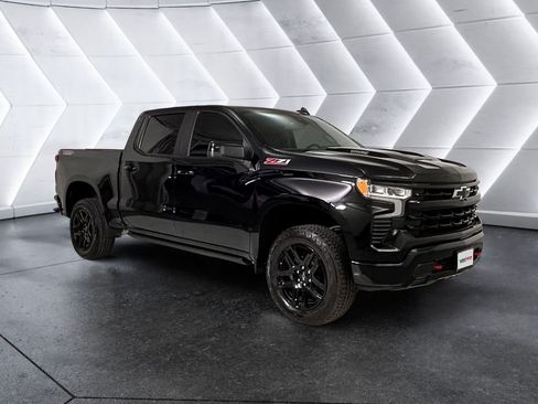 Used 2025 Chevrolet Silverado 1500 LT Trail Boss w/ Convenience Package II AWD/4WD image 1
