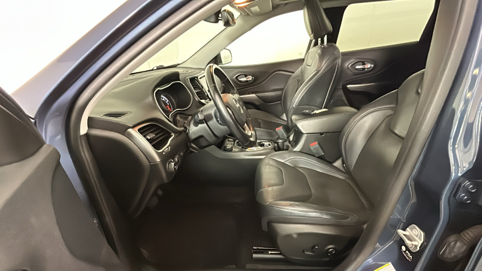 Used 2021 Jeep Cherokee Limited AWD/4WD image 13