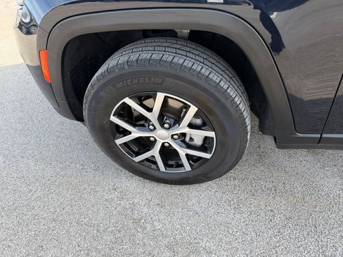 Used 2024 Jeep Grand Cherokee Limited image 14