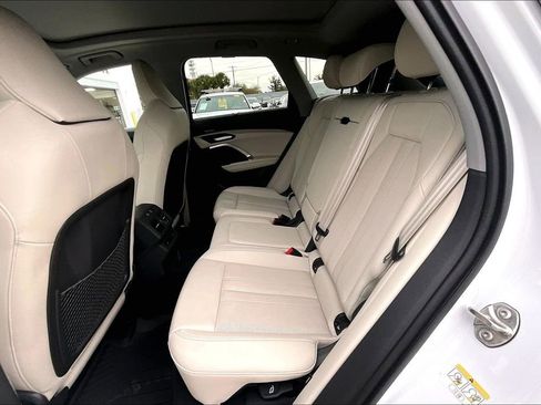 Certified 2025 Audi Q5 Prestige image 17