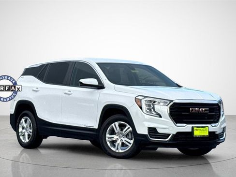 Used 2024 GMC Terrain SLE image 2