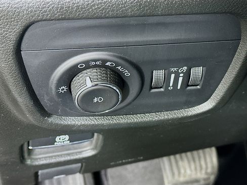 Used 2024 Jeep Grand Cherokee L Limited w/ Luxury Tech Group II image 17