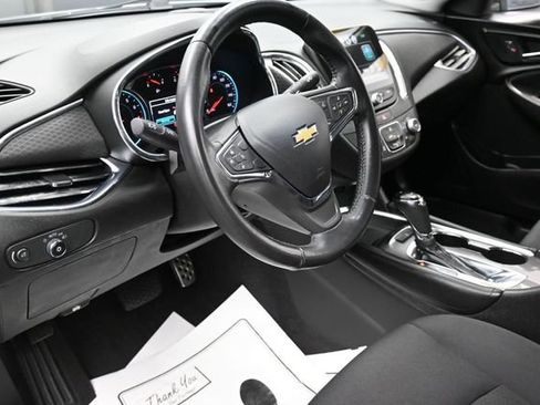 Used 2017 Chevrolet Malibu LT FWD image 8