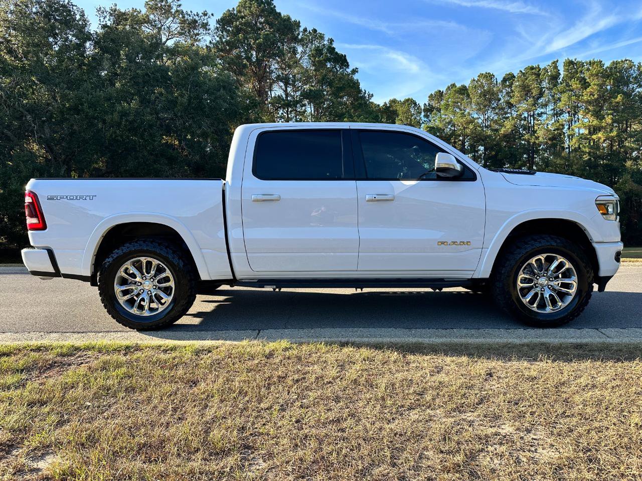 Used 2022 RAM 1500 Laramie w/ Sport Appearance Package AWD/4WD image 4