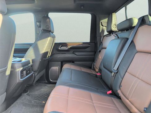 Used 2024 Chevrolet Silverado 2500 High Country w/ High Country Premium Package image 26