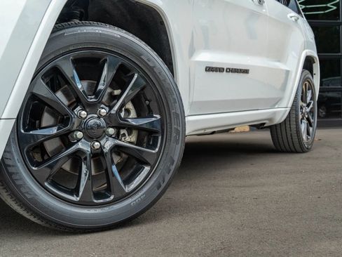 Used 2021 Jeep Grand Cherokee Laredo AWD/4WD image 10