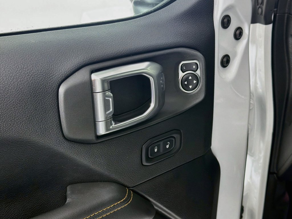 Used 2026 Jeep Wrangler Unlimited Sahara AWD/4WD image 17