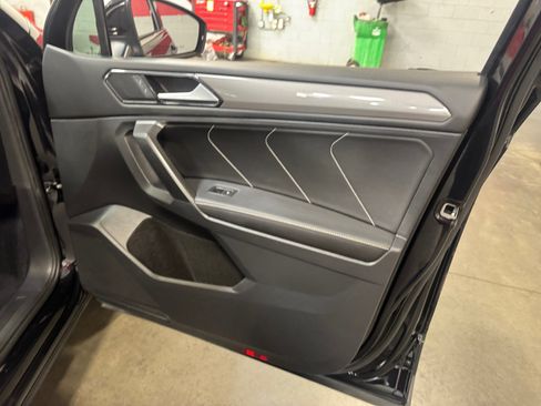 Used 2023 Volkswagen Tiguan SE FWD image 18