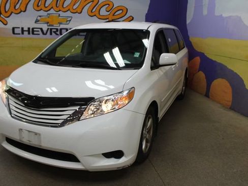 Used 2017 Toyota Sienna LE FWD image 4