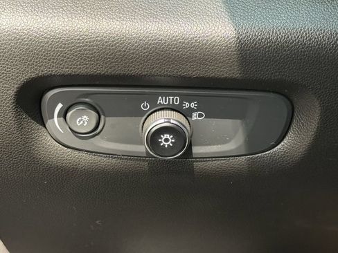 Used 2022 Chevrolet Traverse RS FWD image 23