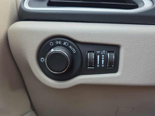 Used 2023 Chrysler Voyager LX FWD image 27