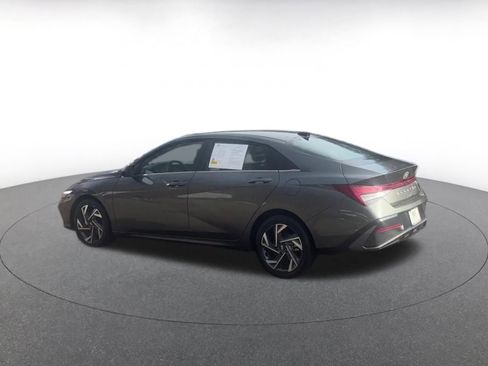 Used 2025 Hyundai Elantra SEL image 10