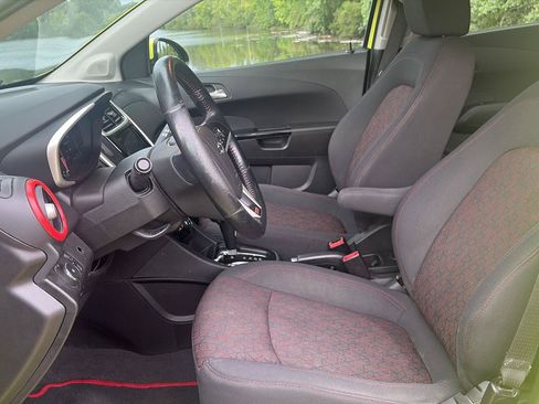 Used 2019 Chevrolet Sonic LT w/ Convenience Package FWD image 15