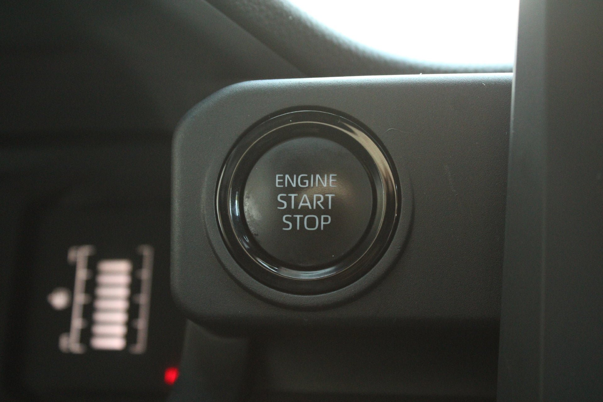 Used 2025 Toyota Tacoma SR5 AWD/4WD image 33