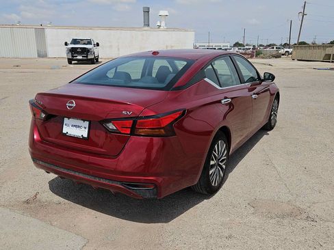 Used 2024 Nissan Altima 2.5 SV FWD image 8