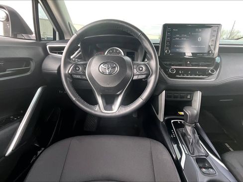 Used 2022 Toyota Corolla Cross LE w/ Moonroof Package image 6