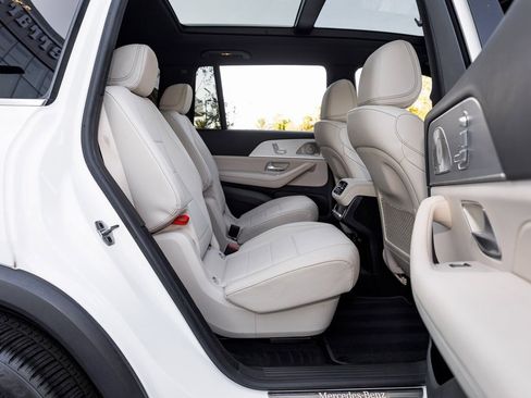 Used 2025 Mercedes-Benz GLS 450 GLS 450 image 32