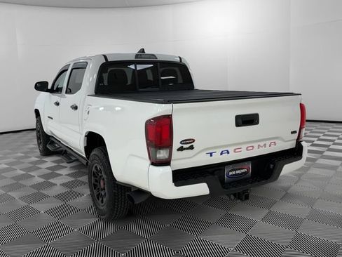 Used 2022 Toyota Tacoma SR AWD/4WD image 3