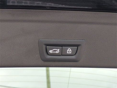 Used 2022 BMW X6 xDrive40i w/ Executive Package image 15