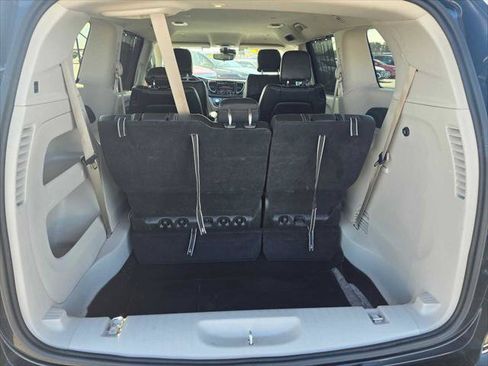 Used 2024 Chrysler Pacifica Touring-L FWD image 17