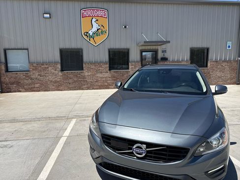 Used 2018 Volvo V60 T5 Dynamic w/ Vision Package FWD image 4