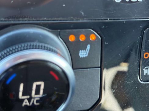 Used 2024 Toyota Highlander XLE FWD image 23