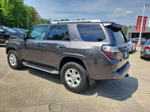 Used 2018 Toyota 4Runner SR5 RWD image 3